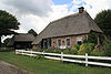Valthe Boerderij 1750 -  Boerderij (1750), Schoolstraat 20, Valthe (gemeente Borger Odoorn). Rijksmonument nr: 38623 Boerderij onder met riet gedekt wolfdak. In de voorgevel jaartalankers: 1750. Vensters met 20-ruitsschuiframen, deur met eenvoudig bovenlicht.