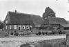 Rietgedekte boerderij met vrijstaande bijschuur vanaf de weg gezien - Aalden - 20003239 - RCE -  Boerderijen/ Schuur: Rietgedekte boerderij met vrijstaande bijschuur vanaf de weg gezien 