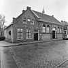 Voorgevel van de voormalige synagoge te Coevorden (rechts) en de voor- en linkerzijgevel van de ernaast gelegen leraarswoning - Coevorden - 20322106 - RCE -  Voormalige synagoge en leraarswoning: Voorgevel van de voormalige synagoge te Coevorden (rechts) en de voor- en linkerzijgevel van de ernaast gelegen leraarswoning (opmerking: Monumenten In Nederland Drenthe, bladzijde 88) 