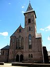 Coevorden Wilhelminastraat 2b Sint-Willibrordeuskerk - De Rooms Katholieke St. Willibrordkerk is gebouwd in 1913-1914 naar ontwerp van W. te Riele uit Deventer en uitgevoerd door aannemer A. de Boer uit Coevorden. Het gebouw is opgetrokken in een eenvoudige Neo-Gotische stijl. 