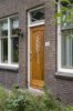 Detail: de voordeur van nummer 10
