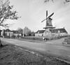 Overzicht van de oliekorenmolen Woldzigt met dienstgebouwen en omgeving - Roderwolde - 20001840 - RCE -  Woldzigt/ Oliekorenmolen 