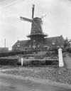 Overzicht van de oliekorenmolen De Woldzigt met de dienstgebouwen - Roderwolde - 20188905 - RCE -  Woldzigt/ Oliekorenmolen 
