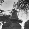 Stellingmolen schuin van voren gefotografeerd