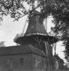 Stellingmolen schuin van opzij gefotografeerd