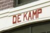 Koetshuis, naam De Kamp boven schuurdeur
