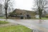 Overzicht boerderij gezien vanaf de weg