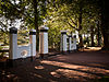 Toegangspoort 4 -  Toegangspoort algemene begraafplaats Surhuisterveen. 