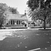 Overzicht noordgevel van de kerk met consitoriekamer en pastorie - Surhuisterveen - 20334562 - RCE -  Doopsgezinde Kerk: Overzicht noordgevel van de kerk met consitoriekamer en pastorie 