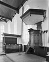 Overzicht preekstoel- herenbank - Anjum - 20022458 - RCE -  Ned.Herv.Kerk: overzicht preekstoel- herenbank 