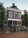 Hoekwoning nu Winkel. Dokkum.JPG