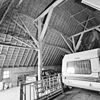 Interieur, overzicht stal met gebintconstructie - 20000569 - RCE -  Kloosterplaats: Interieur, overzicht stal met gebintconstructie 