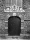 Poortje met bekroning in de kooromgang - Franeker - 20074265 - RCE -  Hervormde Grote of Martinikerk: Poortje met bekroning in de kooromgang (opmerking: In: Buiten ; 9(1915), nr. 47, p. 562) 