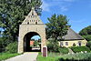 2011-07 Sexbierum RM 08 -  Sexbierum. Poortgebouw van de voorm. Liauckama State.