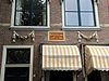 Leeuwarden Eewal 43 - Pand met gevelsteen en festoenen XVII. 