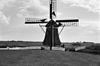 Grondzeiler op recreatie-eiland De Froskepolle van voren gefotografeerd - Leeuwarden - 20133063 - RCE -  Froskepollemolen: Grondzeiler op recreatie-eiland De Froskepolle van voren gefotografeerd 
