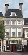 Pand onder dwarskap tussen topgevels