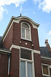 Emmakade 8, Maria Louisastraat 2, detail dak.JPG