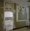 Interieur, begane grond, gang met stucwerk