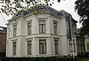 Twee bouwlagen tellend blokvormig pand