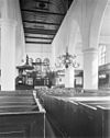 Interieur middenschip naar het oosten - Leeuwarden - 20131070 - RCE -  Hervormde Grote of Jacobijnerkerk: interieur middenschip naar het oosten 