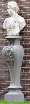 Beeld voortuin Lyndensteyn Beetsterzwaag -  Beeld in de voortuin van Lyndensteyn, Hoofdstraat 3, Beetsterzwaag