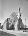 Overzicht noordwestgevel met geveltoren - Drachten - 20345893 - RCE -  Nederlands Hervormde Kerk: Overzicht noordwestgevel met geveltoren (opmerking: Gefotografeerd voor Monumenten In Nederland Friesland, bladzijde 113) 