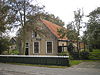 Noorderlicht bij Formerum -02 -  Small farmhouse, from 1873, facade intact with six-paneled windows and top window on old location.  Boerderijtje, uit 1873 met gave voorgevel met zesruiten en topvenster op de oude plaats.