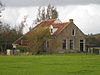 Boerderij Formerum 103 op Terschelling -03 -  Late 19th century farmhouse with bakery, completely freestanding in the country north of the road in Formerum on the islang of Terschelling in the Netherlands. Nationally listed heritage.  Geheel vrij in het land ten noorden van de weg gelegen laat 19e eeuws boerderijtje met bakhuis in Formerum op Terschelling. 