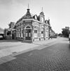 Overzicht voorgevel en linker zijgevel, cafÃ©-slijterij - Garijp - 20345876 - RCE -  Unicum: Overzicht voorgevel en linker zijgevel, cafÃ©-slijterij (opmerking: Gefotografeerd voor Monumenten In Nederland Friesland, bladzijde 141) 