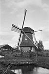 Poldermolen van opzij gefotografeerd met links een stal - Tytsjerk - 20125515 - RCE -  De Swarte Prinsch: Poldermolen van opzij gefotografeerd met links een stal 