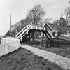 Overzicht houten voetgangersbrug - Allingawier - 20006922 - RCE -  Voetgangersbrug/ Dorpsgezicht: Overzicht houten voetgangersbrug 