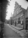 Voorgevel - IJlst - 20119357 - RCE -  De Messingklopper: Voorgevel (opmerking: In: Buiten ; 13(1919), nr. 40, p. 463) 