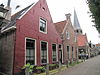 Pand onder zadeldak tegen puntgevel