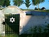 Workum-joodse begraafplaats-2.JPG -  Joodse begraafplaats aan de Haerekuenst in Workum, Friesland.  Jewish cemetery on the Haerekuenst in Workum, Friesland, Netherlands.