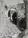 Interieur gebombardeerde hervormde kerk gezien naar het noordoosten vanuit de raadskapel - Arnhem - 20319401 - RCE -  Eusebius- of Grote Kerk (Nederlands Hervormd): Interieur gebombardeerde hervormde kerk gezien naar het noordoosten vanuit de raadskapel (opmerking: Fotograaf te Arnhem) 