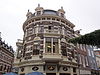 Winkel met bovenwoningen, comestibles- en delicatessenhandel