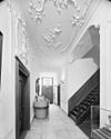 Interieur, gang naar voorgevel - Arnhem - 20338838 - RCE -  VOORMALIG BURGERWEESHUIS: Interieur, gang naar voorgevel (opmerking: Gefotografeerd voor Huizen in Nederland, Hendrick de Keyser) 