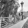 Brug, gedeelte van brugleuning met lantaarn - Arnhem - 20024387 - RCE -  Bruggen: Brug, gedeelte van brugleuning met lantaarn 