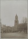 Zicht op marktplein met toren hervormde kerk - Arnhem - 20319326 - RCE -  Eusebius- of Grote Kerk (Nederlands Hervormd): Zicht op marktplein met toren hervormde kerk 