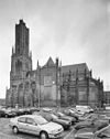 Exterieur OVERZICHT TOREN EN KERK (ZUIDGEVEL) VANAF DE MARKT - Arnhem - 20339595 - RCE -  Eusebius- of Grote Kerk (Nederlands Hervormd): Exterieur OVERZICHT TOREN EN KERK (ZUIDGEVEL) VANAF DE MARKT 