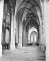 Interieur zuid zijbeuk naar het oosten - Arnhem - 20024654 - RCE -  Eusebius- of Grote Kerk (Nederlands Hervormd): interieur zuid zijbeuk naar het oosten 