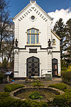 MoscovaJoodsDienstgebouw -  Aula met Bovenwoning (1888), horende bij Joodse Begraafplaats Moscowa, Arnhem. 