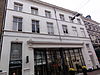 Twee winkels met bovenwoning gebouwd