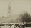Overzicht marktplein met toren hervormde kerk - Arnhem - 20319291 - RCE -  Eusebius- of Grote Kerk (Nederlands Hervormd): Overzicht marktplein met toren hervormde kerk (opmerking: Op het plein is een markt gaande) 