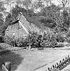 Hoeve met oude roedenverdeling en luiken