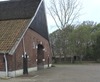 Zicht op de achterzijde van de boerderij, het bedrijfsgedeelte