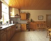 Interieur, overzicht van de keuken