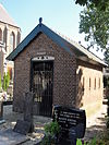 Beuningen Rijksmonument 523149 lijkenhuisje bij Dorpsingel 1.JPG -  Beuningen Rijksmonument 523149 Lijkenhuisje op kerkhof bij kerk Dorpsingel 1 