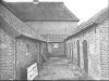 ruimte tussen de boerderij en de schuurnr. F 111-31